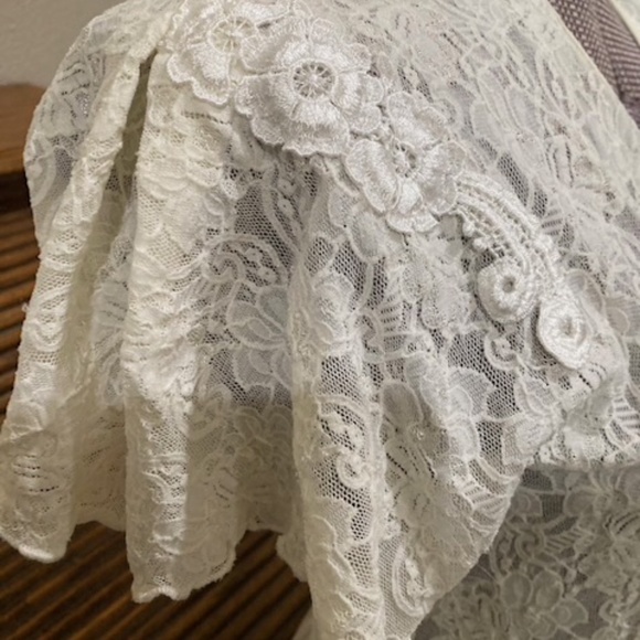 Medium ivory dressing robe - Picture 3 of 5